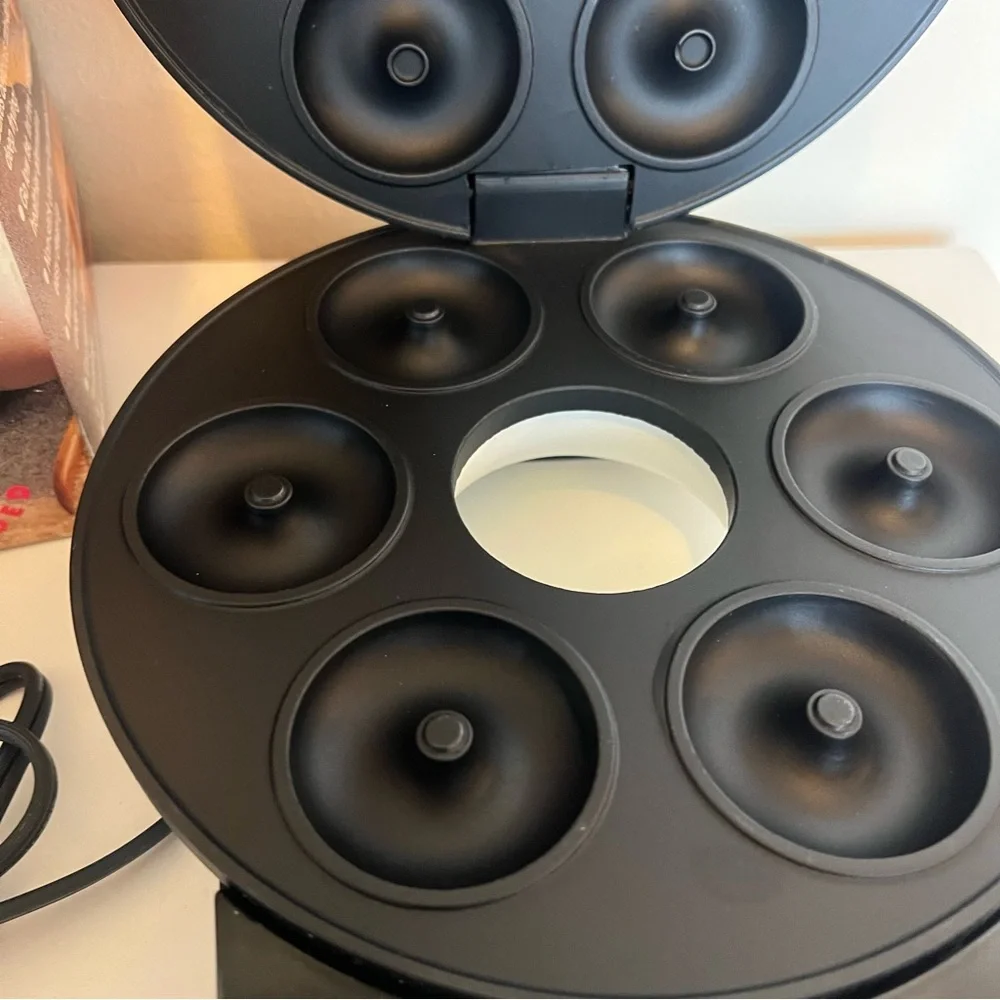 Maxim Donut Maker in White and Black